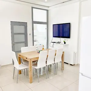 Luxury In The Centre Ac Parking Garden Appartement